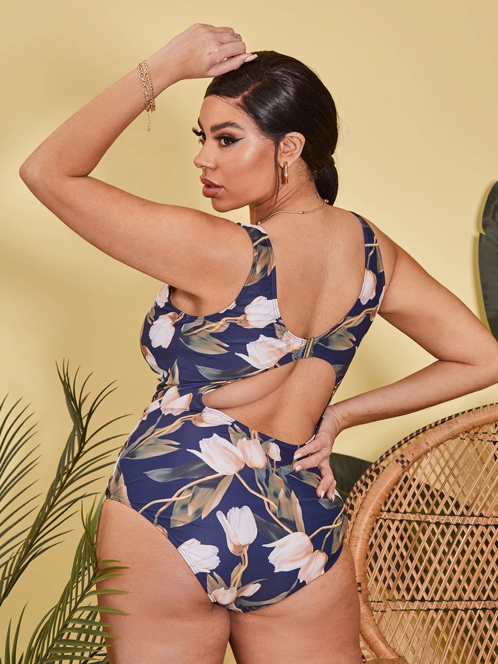 2022 Women's Plus Size One-Piece Swimsuit – Push-Up Swimwear with Full Coverage, Ideal for Beachwear and Pool Days